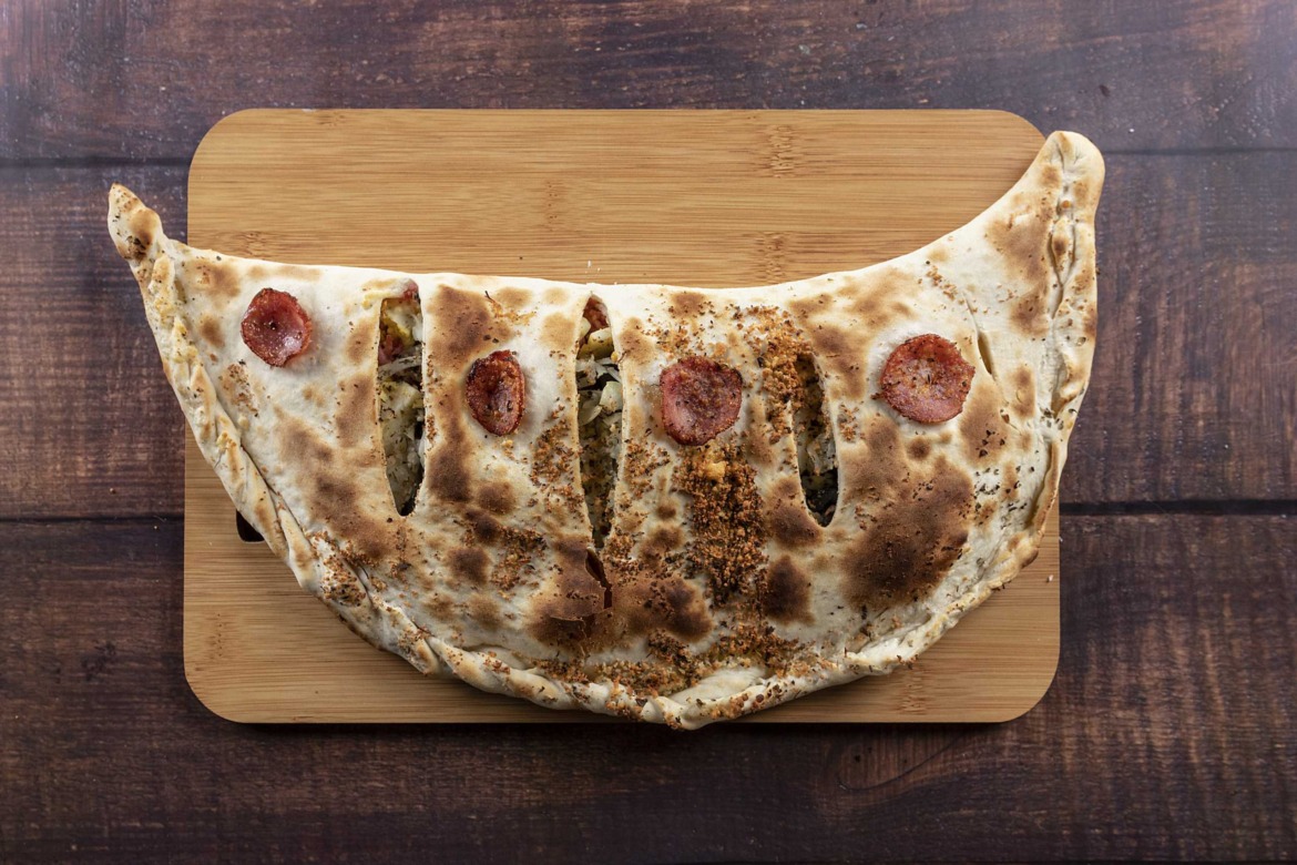 Calzone-portuguesa-scaled.jpg